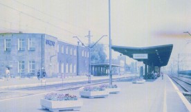 Dworzec Gniezno, perony, 1981. Fot. J. Szeliga. Numer inwentarzowy: Neg....